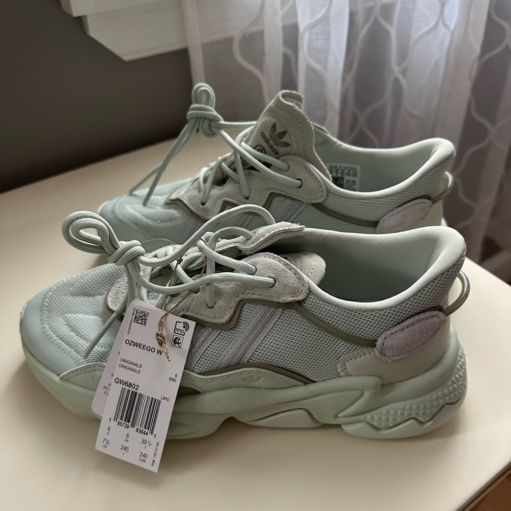 Brand new Mint green/grey ozweego women’s sneaker